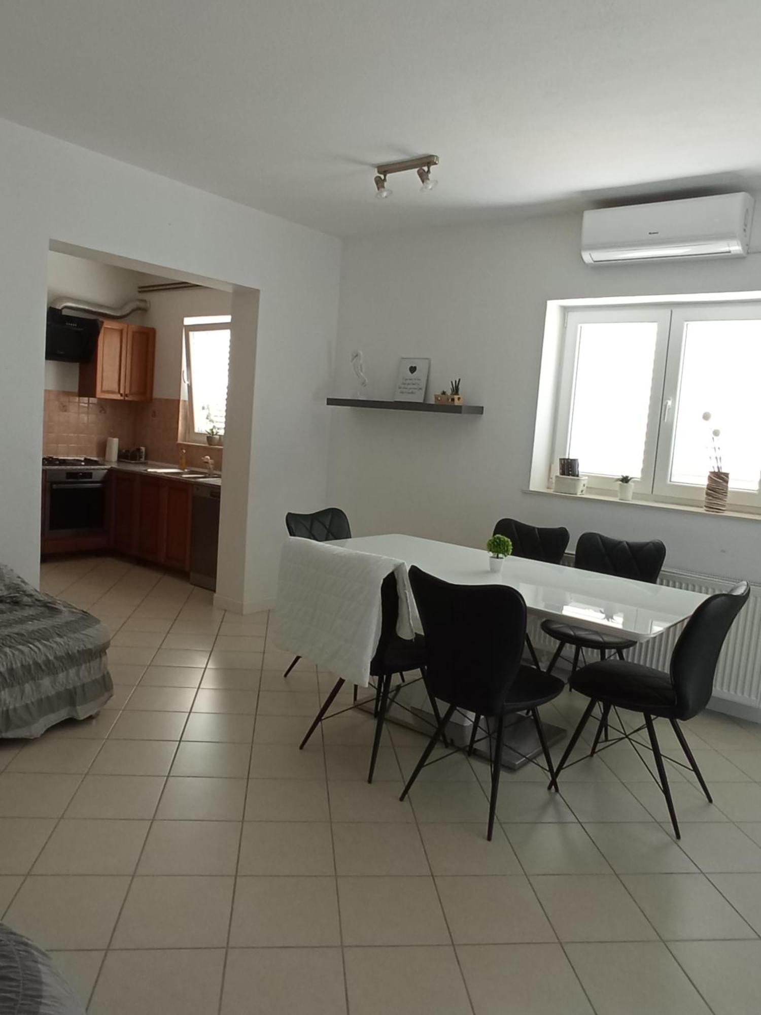 Apartman Carpe Diem Sutomiscica Exterior foto